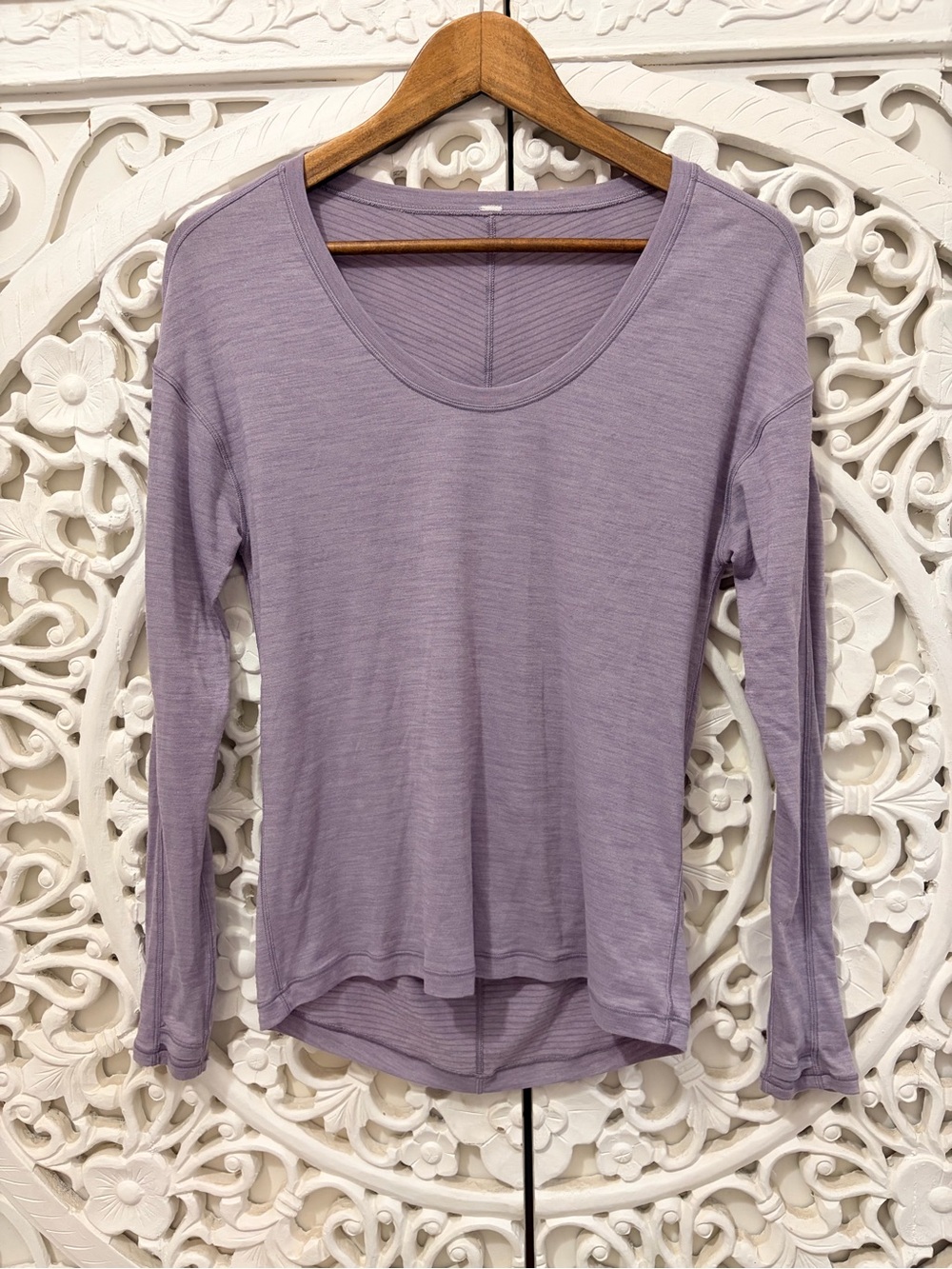 Lululemon Purple Long Sleeve Scoop Neck Thumbhole Top Size 4 Est